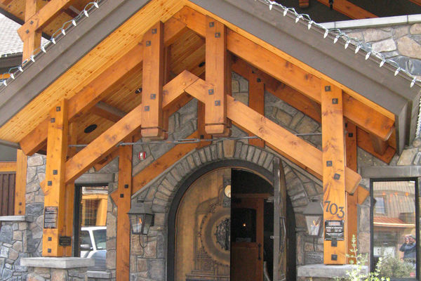 Iron-Goat-Pub-Grill-Alberta-Canadian-Timberframes-Exterior-Entrance